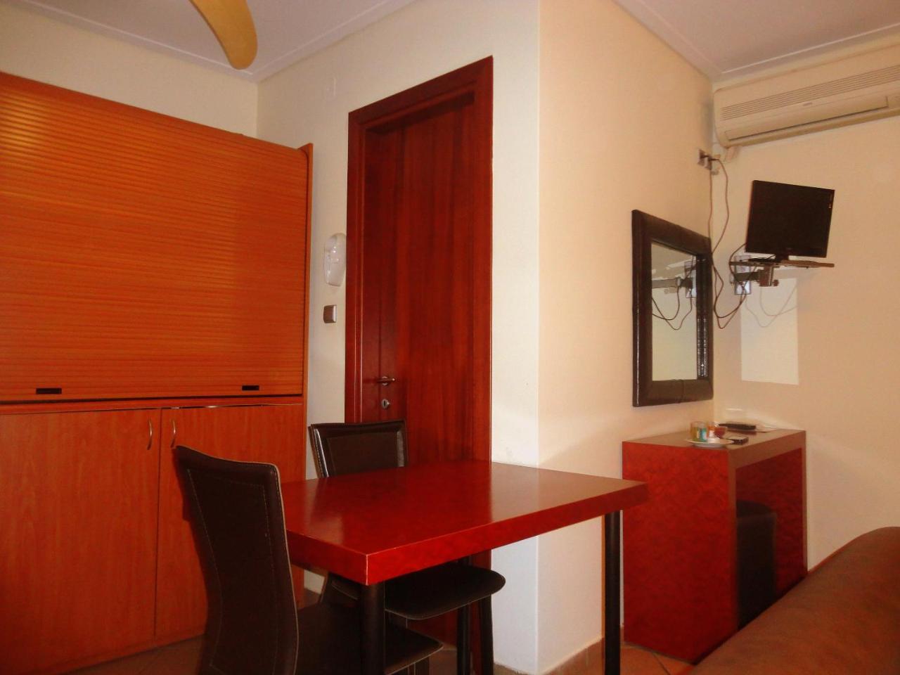 Lirio Guest House Makrakómi Kültér fotó